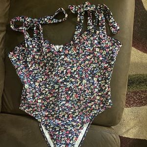NWT Floral Body Suit